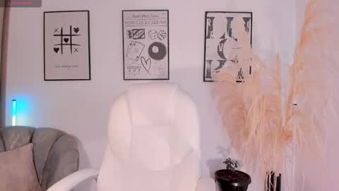 Snapshot of niaevans_x chatting on November 10, 12:48 pm Nia online show from November 10, 12:48 pm