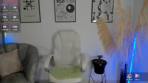 Snapshot of niaevans_x chatting on December 1, 1:38 pm Nia online show from December 1, 1:38 pm