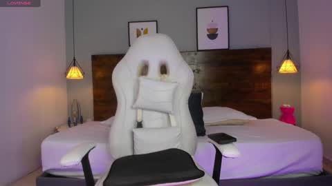 Niall  online show from January 21, 1:00 pm