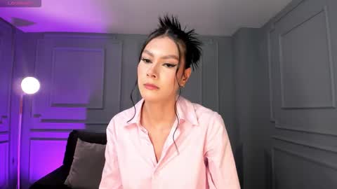 Call me Nia  online show from November 26, 7:04 pm