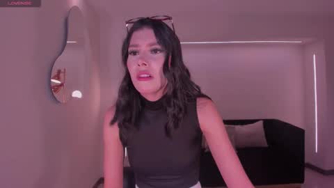 Call me Nia  online show from December 17, 7:42 pm