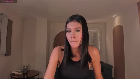 Call me Nia  online show from January 13, 6:35 pm