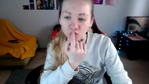 Snapshot of nica_kawaii chatting on April 2, 6:44 am nica_kawaii online show from April 2, 6:44 am