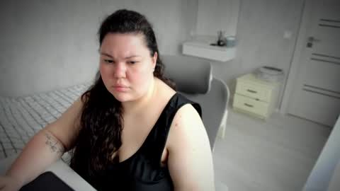 nicara_ online show from June 16, 9:01 am