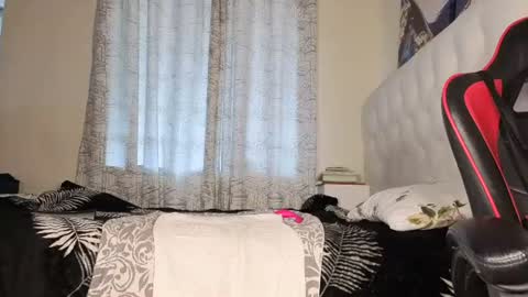 Snapshot of nicckah_ chatting on June 18, 10:09 am Lilly online show from June 18, 10:09 am