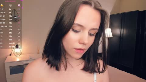 Alice  online show from December 6, 2:17 pm