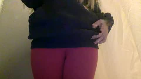 Snapshot of nicecolddrink2 chatting on February 22, 4:35 am Amber online show from February 22, 4:35 am