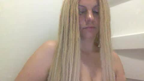 Snapshot of nicecolddrink2 chatting on February 24, 5:38 am Amber online show from February 24, 5:38 am