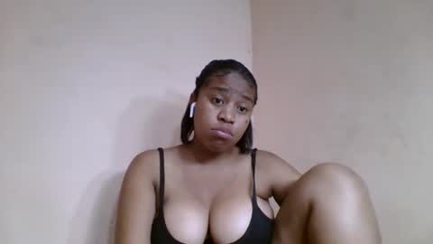 nicelly01 online show from June 11, 6:50 pm