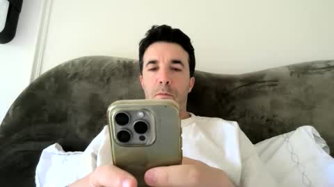 Snapshot of niciboi chatting on April 20, 9:01 am James online show from April 20, 9:01 am