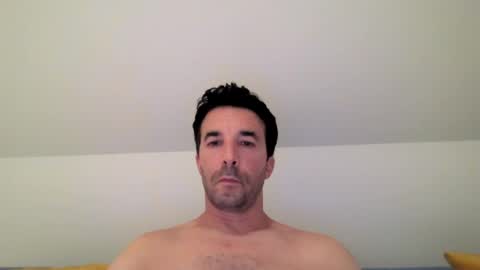 Snapshot of niciboi chatting on August 2, 10:52 pm James online show from August 2, 10:52 pm