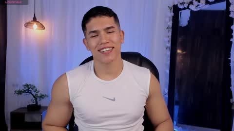 Snapshot of nick_fenix chatting on April 28, 1:37 am nick fenix online show from April 28, 1:37 am