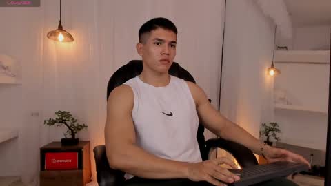 Snapshot of nick_fenix chatting on May 6, 1:25 am nick fenix online show from May 6, 1:25 am