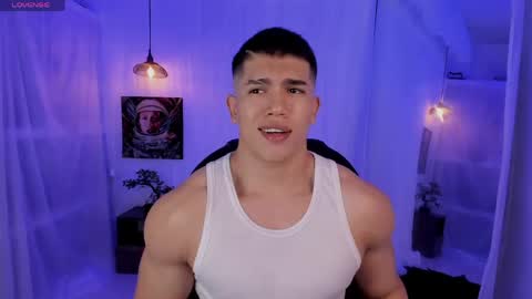 Snapshot of nick_fenix chatting on May 23, 2:39 am nick fenix online show from May 23, 2:39 am