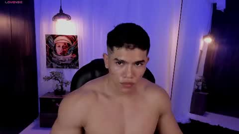 Snapshot of nick_fenix chatting on August 3, 3:27 am nick fenix online show from August 3, 3:27 am
