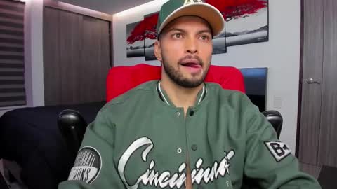 Snapshot of nick_klaus chatting on November 6, 11:26 pm Nick Klaus online show from November 6, 11:26 pm