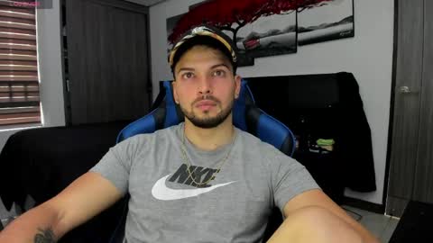Snapshot of nick_klaus chatting on April 20, 10:22 pm Nick Klaus online show from April 20, 10:22 pm