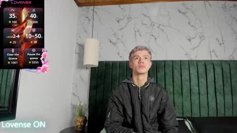 Snapshot of nick_torn chatting on February 15, 12:14 pm Nick online show from February 15, 12:14 pm