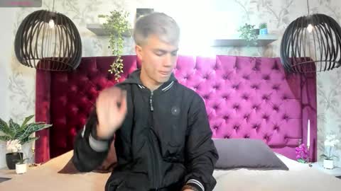 Snapshot of nick_torn chatting on February 16, 12:01 pm Nick online show from February 16, 12:01 pm