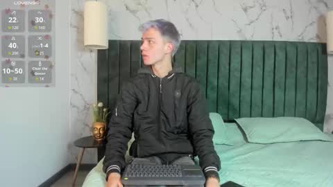 Snapshot of nick_torn chatting on February 18, 12:12 pm Nick online show from February 18, 12:12 pm