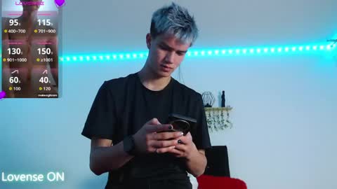 Snapshot of nick_torn chatting on April 17, 1:47 pm Nick online show from April 17, 1:47 pm