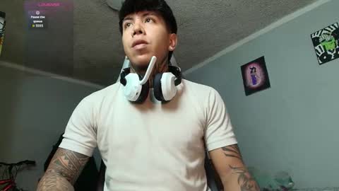 Nickhot0609 online show from October 16, 1:50 am