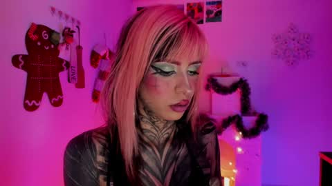 Snapshot of nicki_1 chatting on December 10, 11:11 am Help me reach 100 thumbs up online show from December 10, 11:11 am