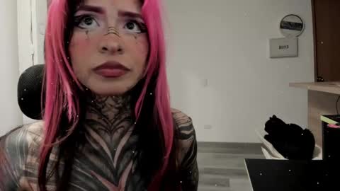 Snapshot of nicki_1 chatting on February 28, 2:09 am Help me reach 100 thumbs up online show from February 28, 2:09 am