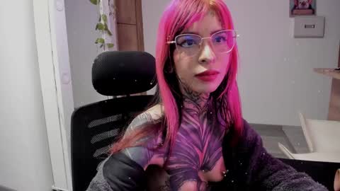 Snapshot of nicki_1 chatting on March 3, 5:42 am Help me reach 100 thumbs up online show from March 3, 5:42 am