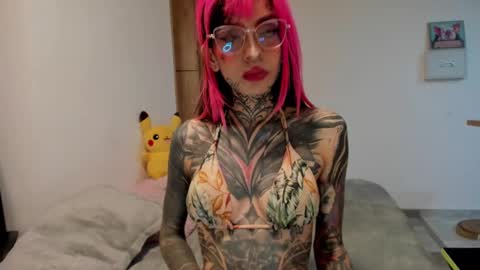 Snapshot of nicki_1 chatting on March 12, 2:52 am Help me reach 100 thumbs up online show from March 12, 2:52 am