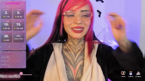 Snapshot of nicki_1 chatting on October 7, 6:32 am Help me reach 100 thumbs up online show from October 7, 6:32 am