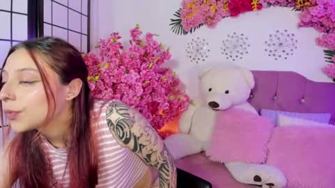 nickie_reed_ online show from June 13, 9:46 pm