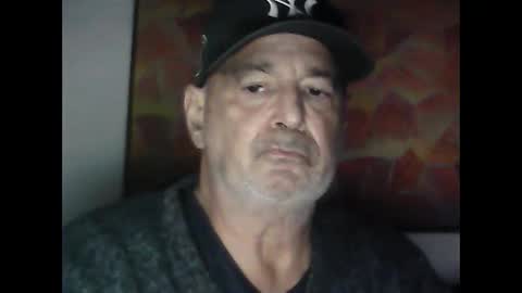 Snapshot of nickincali chatting on December 17, 2:11 pm nickincali online show from December 17, 2:11 pm