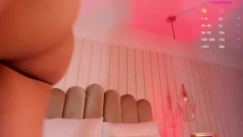 nickiwestt___ online show from May 29, 7:34 pm