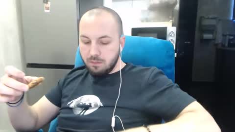 Julian online show from March 18, 11:19 pm