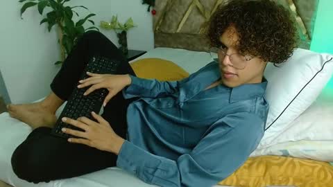 Snapshot of nickolas_moon chatting on December 29, 9:09 pm Nickolas Muoz online show from December 29, 9:09 pm