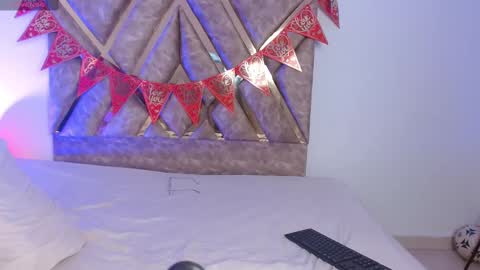 Snapshot of nickolas_moon chatting on February 17, 6:04 pm Nickolas Muoz online show from February 17, 6:04 pm