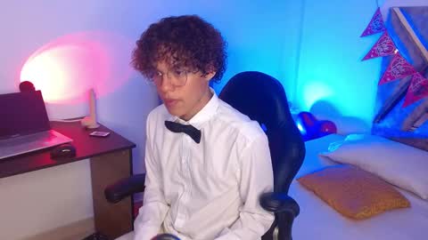 Snapshot of nickolas_moon chatting on February 18, 2:59 pm Nickolas Muoz online show from February 18, 2:59 pm