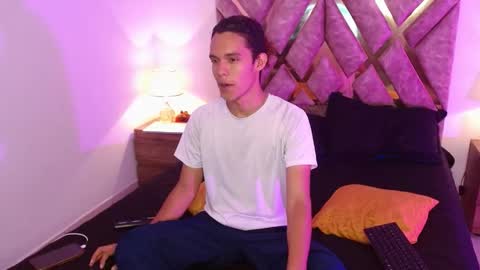 Snapshot of nickolas_moon chatting on September 11, 3:01 pm Nickolas Muoz online show from September 11, 3:01 pm