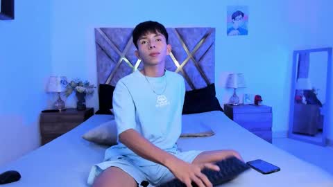 Snapshot of nickolas_moon chatting on October 19, 8:42 pm Nickolas Muoz online show from October 19, 8:42 pm