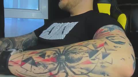 Snapshot of nicktattoomaster chatting on May 28, 5:43 pm nicktattoomaster online show from May 28, 5:43 pm