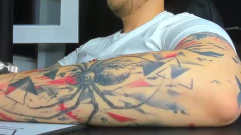 Snapshot of nicktattoomaster chatting on June 13, 7:01 pm nicktattoomaster online show from June 13, 7:01 pm