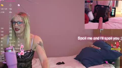 Snapshot of nicktu52 chatting on February 23, 12:30 am nicktuuk online show from February 23, 12:30 am