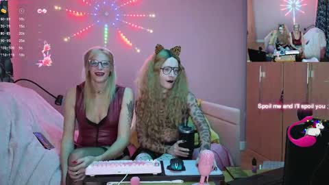 Snapshot of nicktu52 chatting on April 6, 12:30 am nicktuuk online show from April 6, 12:30 am