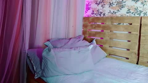 nicky_oli online show from February 4, 1:16 pm