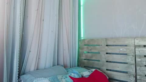 nicky_oli online show from February 23, 2:35 pm