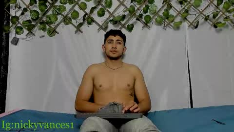 nicky online show from October 3, 8:50 pm