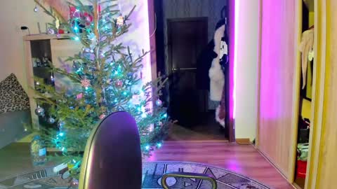 Nicky Weekends online show from January 13, 5:02 pm