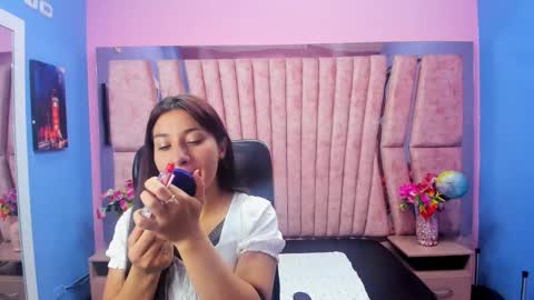 Snapshot of nickymiler chatting on November 16, 3:17 pm Nicky Miler online show from November 16, 3:17 pm