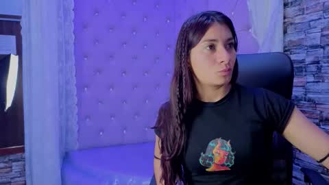 Snapshot of nickymiler chatting on November 19, 1:22 pm Nicky Miler online show from November 19, 1:22 pm